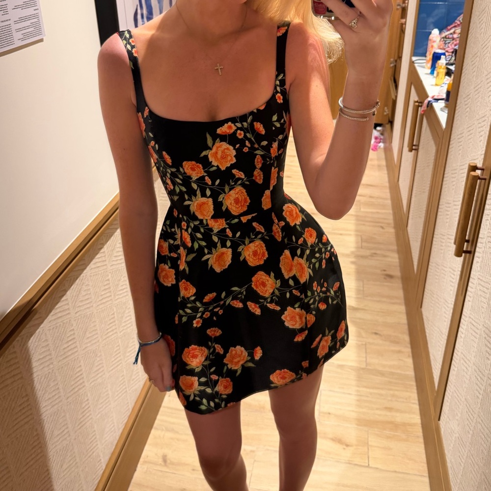 De La Vali Lola Dress in black and orange floral - Picture 2 of 2